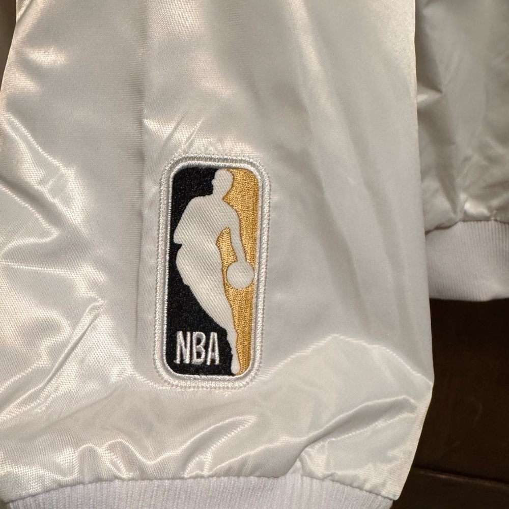 Black Label Atlanta Hawks Satin STARTER Bomber Jacket - Picture 4 of 7